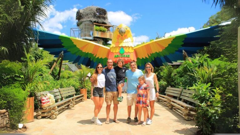 Ator Paulo Zulu aproveita viagem em família ao Beach Park e grava podcast especial
