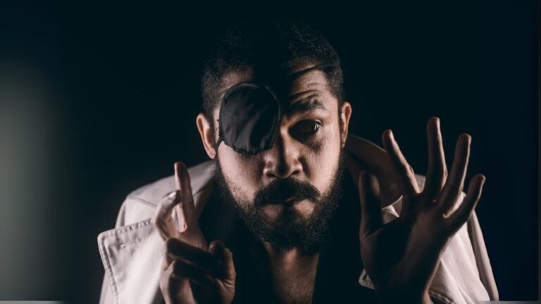 Espetáculo Gato Preto une rock e teatro em conto de terror no Porto Dragão