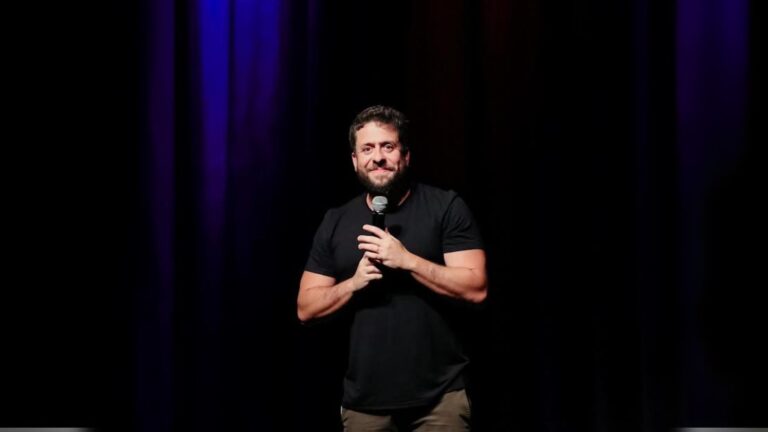 Maurício Meirelles apresenta novo show de stand-up no Qualistage, RJ, dia 30/08