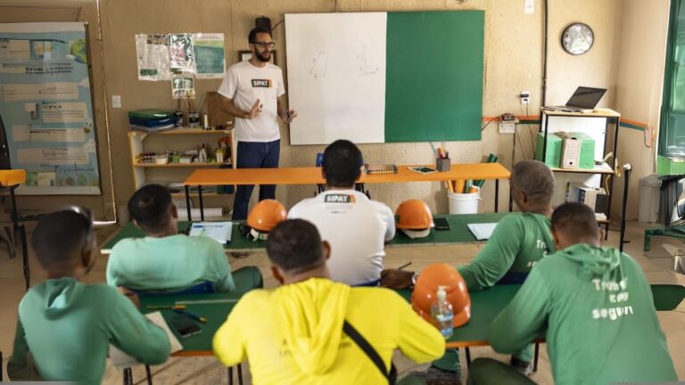 No Dia Mundial da Alfabetização, programa da MRV já alfabetizou mais de 5 mil trabalhadores