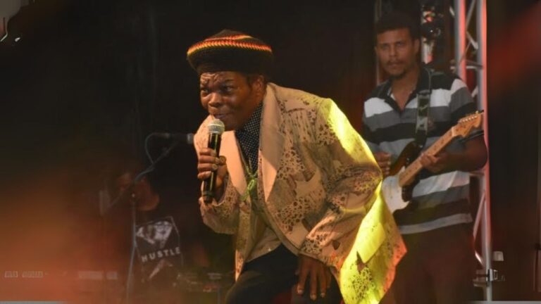 Lenda do reggae, Eric Donaldson faz show no Kingston 085