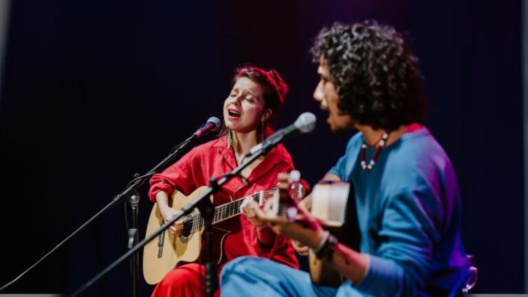 Hub Porto Dragão recebe show e peça de teatro em programação cultural neste fim de semana