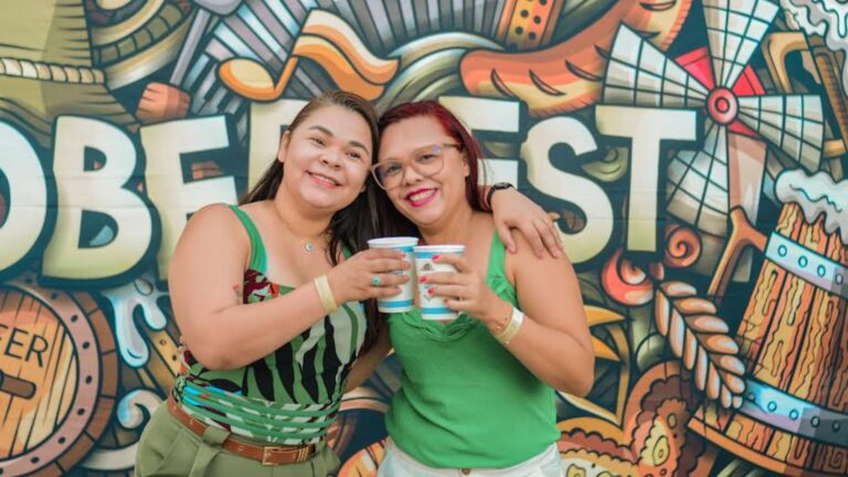 3ª Oktoberfest da Cervejaria Turatti reúne chopes e shows em Fortaleza