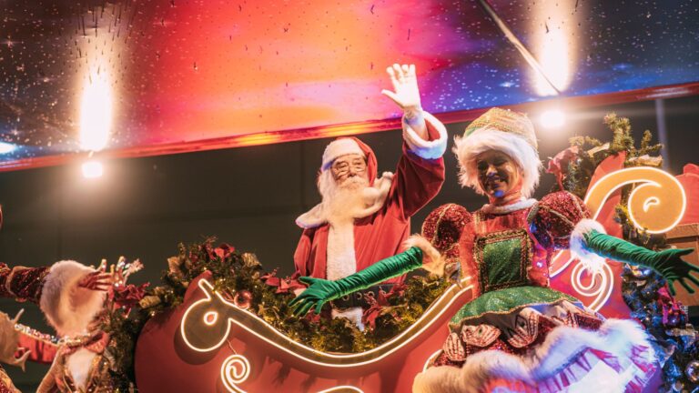Papai Noel chega ao Iguatemi Bosque com voo de helicóptero e caravana da Coca-Cola