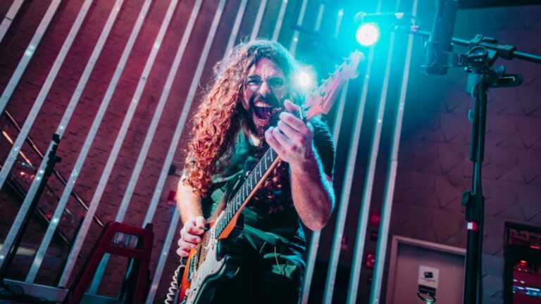 Beach Park recebe shows de Caike Falcão e Banda O Verbo na Vila Azul do Mar