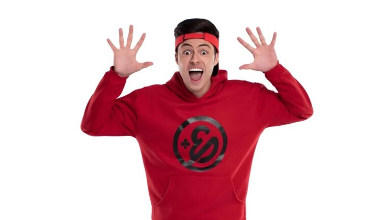 Enaldinho estreia “A Origem de Happy/Angry” e aborda bullying no Qualistage