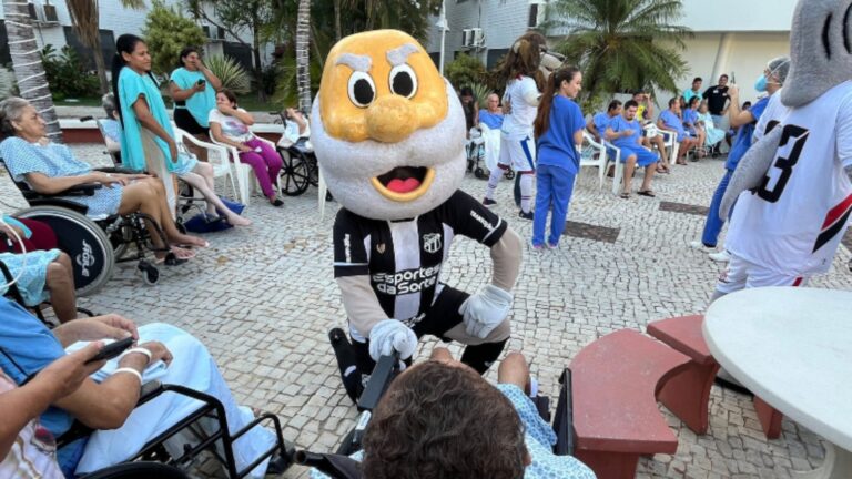 Casa de Cuidados do Ceará recebe mascotes de times em ação de humanização