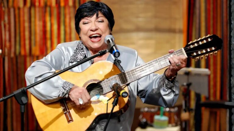 Inezita Barroso: a verdadeira rainha da música sertaneja