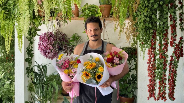 Jardins Open Mall realiza oficina de cultivo de orquídeas com o artista Seu Flor