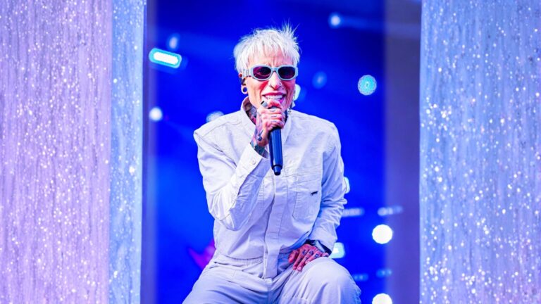 Ex-The Voice Brasil Luana Camarah faz show no Pub 5 Elementos