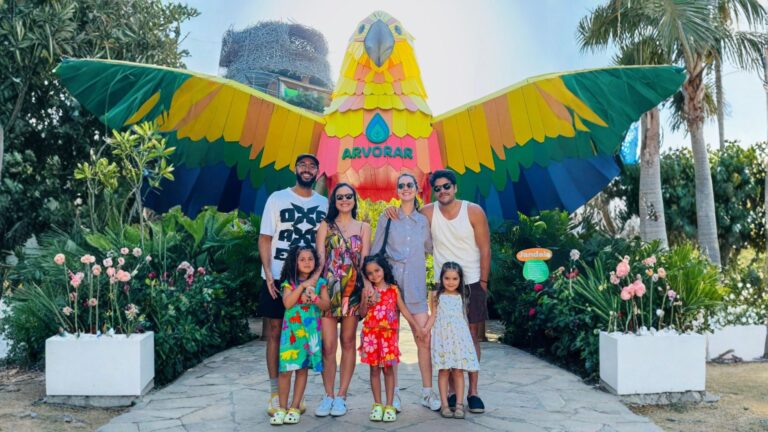 Nathalia Dill visita Parque Arvorar e montanha-russa Surreal no Beach Park