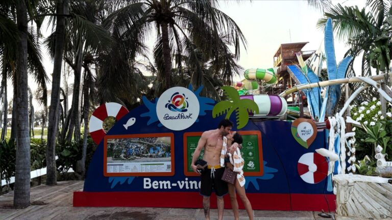 Maytê Piragibe visita Beach Park e participa de gravação do podcast AgoraPod