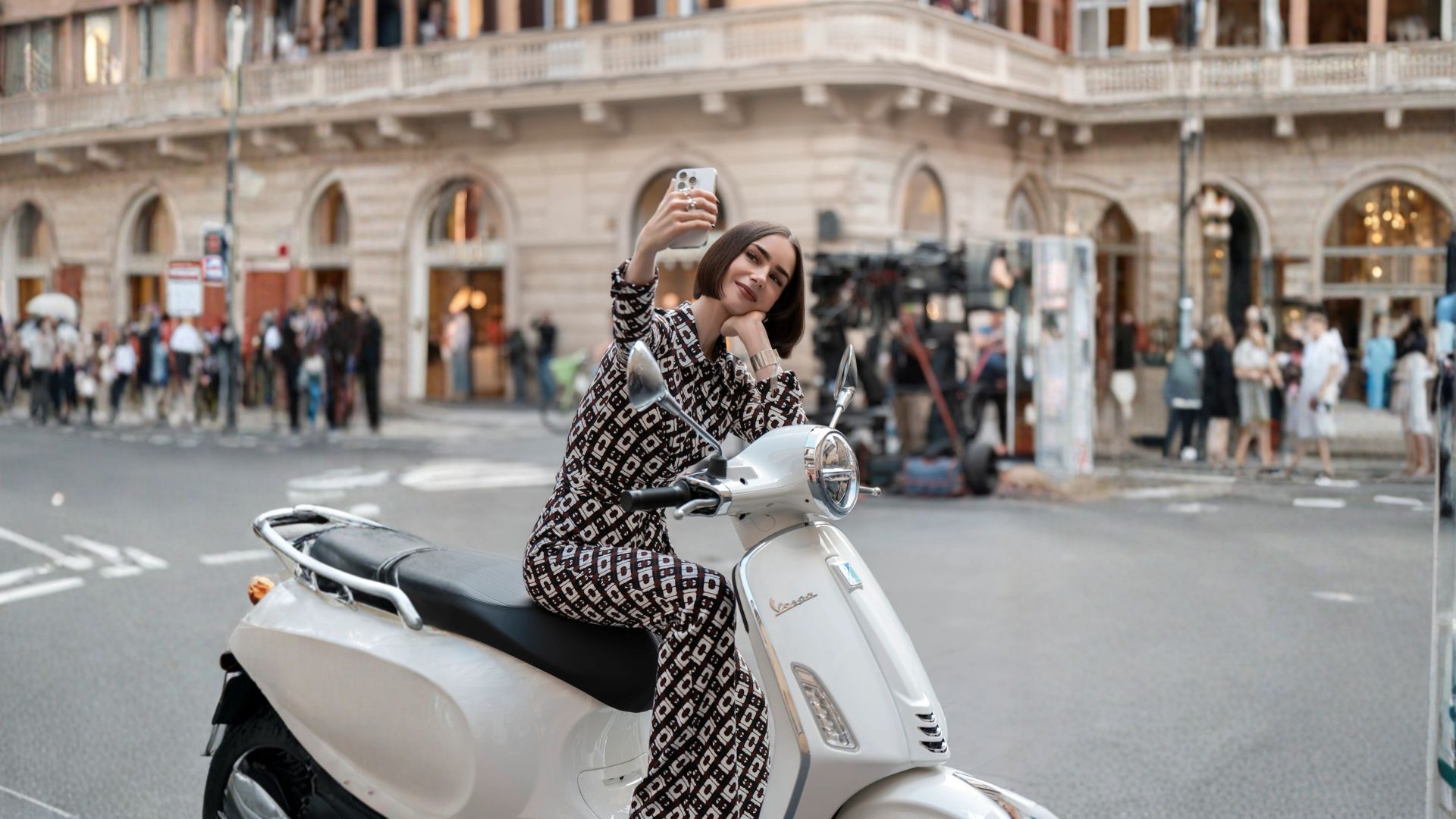 Moda, narrativa e identidade: o que Emily em Paris revela sobre o consumo atual