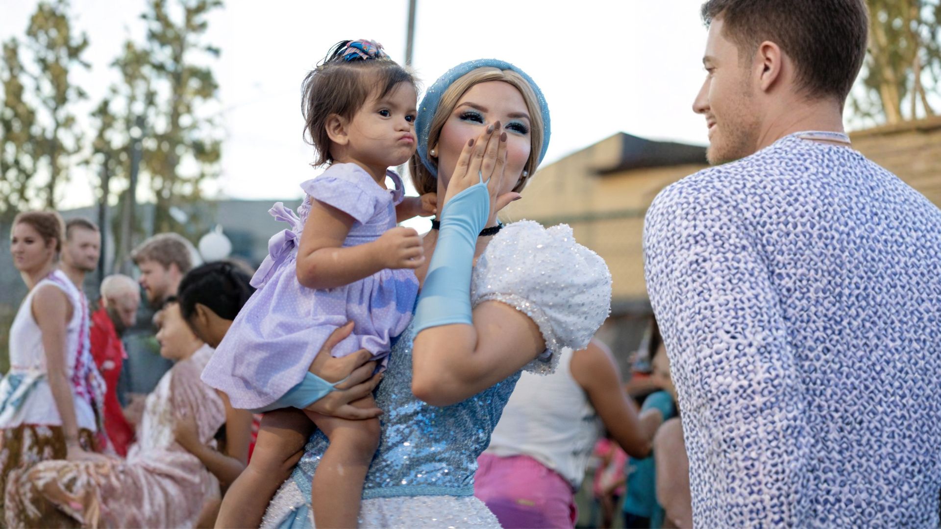 Rayssa Buq realiza ação de Natal para crianças de comunidade em Messejana