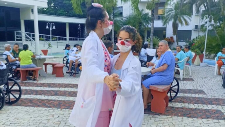 Humanização: palhaçoterapia marca início da programação natalina da CCC