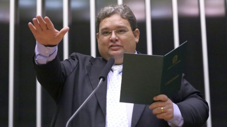 Vanderlan Alves toma posse como deputado federal e leva pautas de Caucaia a Brasília