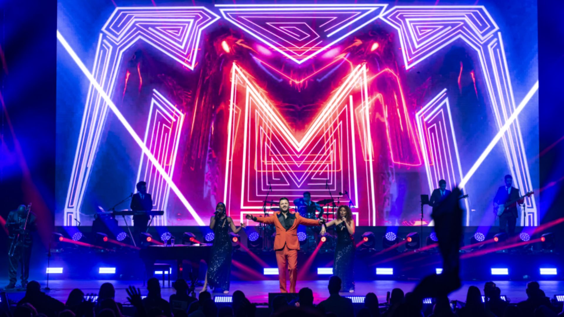 Maurício Manieri apresenta show especial de fim de ano no Qualistage
