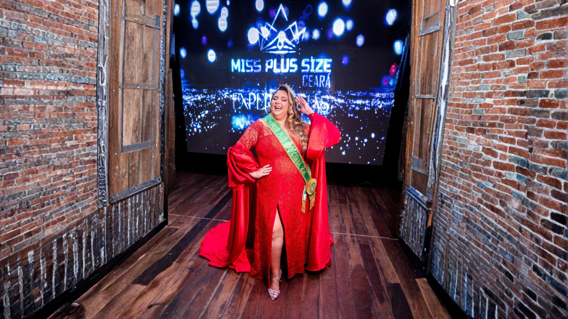 Cris Evelyn: A Força, a Elegância e a Representatividade que Elevam o Plus Size Cearense ao Cenário Nacional