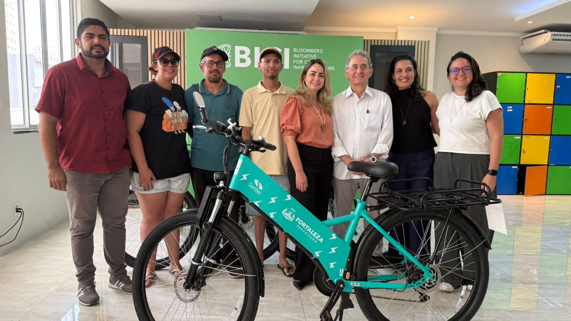 Fortaleza inicia teste de bicicletas elétricas para entregadores de aplicativos