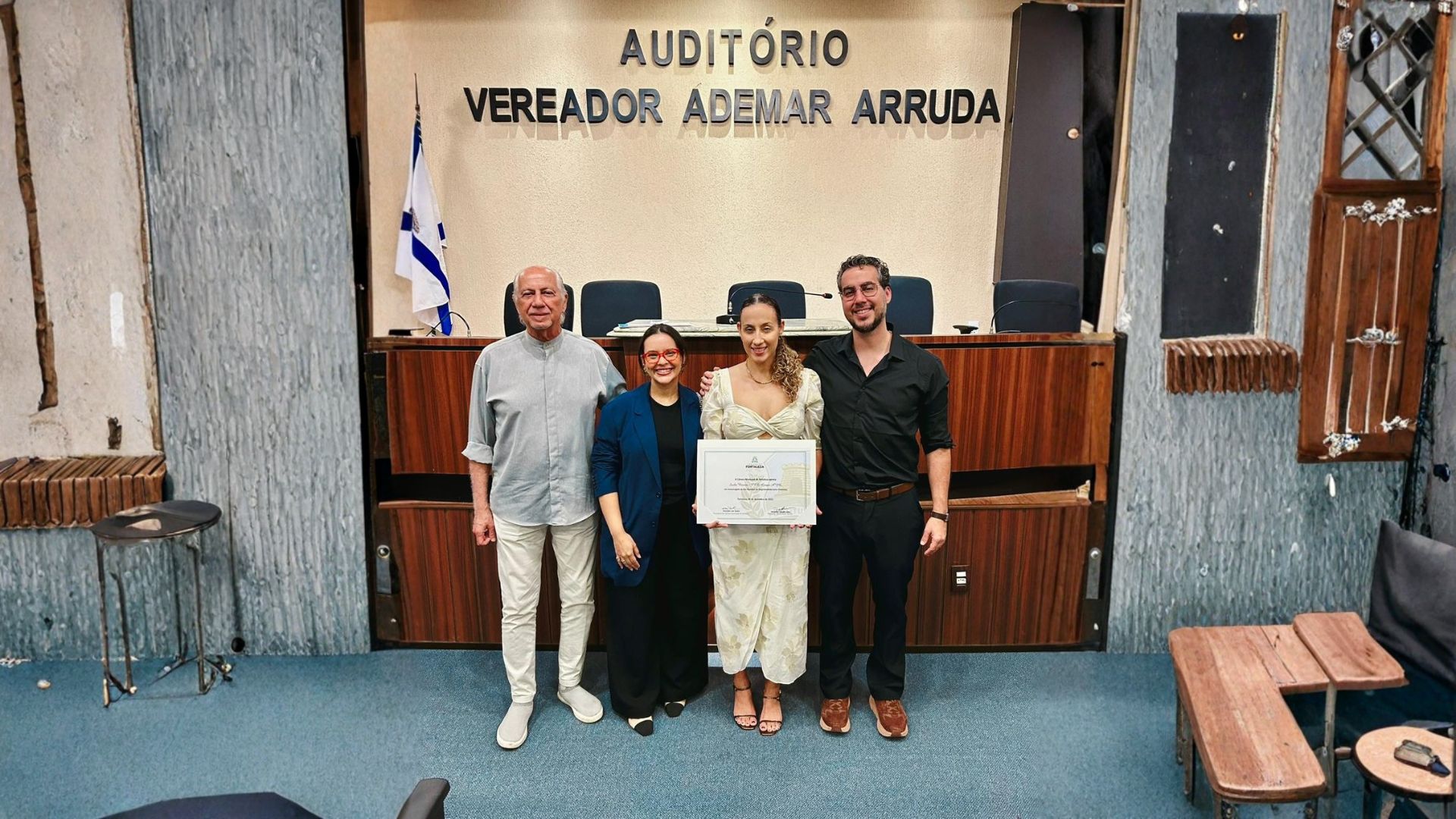 Câmara Municipal reconhece trajetória de Sasha Reeves no empreendedorismo feminino