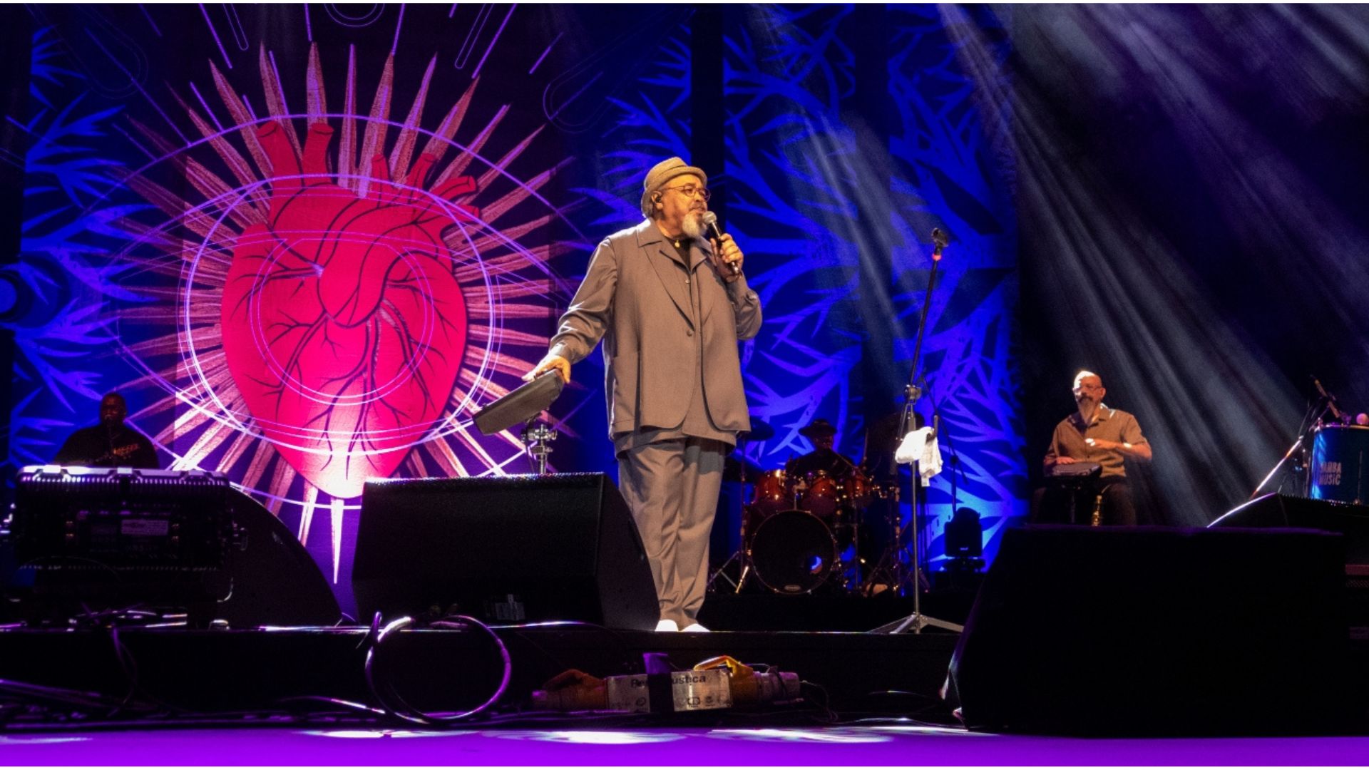 “50 anos de Poesia”: Jorge Aragão chega ao Qualistage em única apresentação