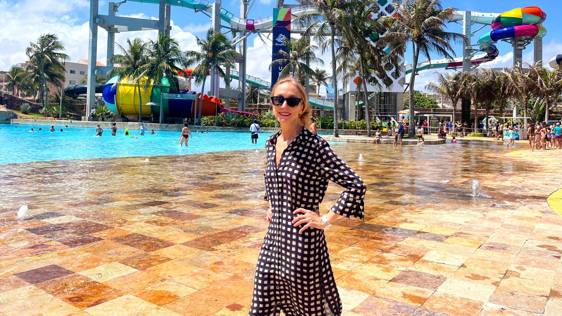 Betty Gofman celebra 15 anos das filhas em viagem ao Beach Park