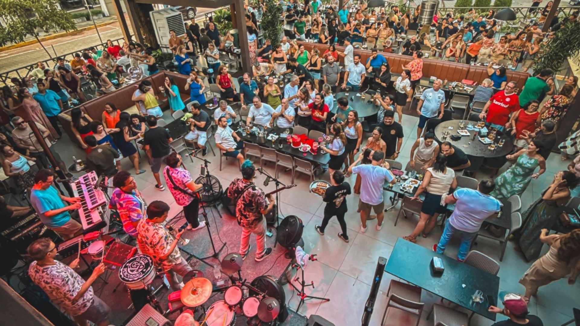 Turatti aposta em música ao vivo para embalar as festas de verão em Fortaleza