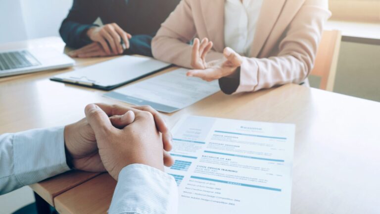IH Consultoria participa do Recruiting Day da FIEC com vagas e orientação profissional