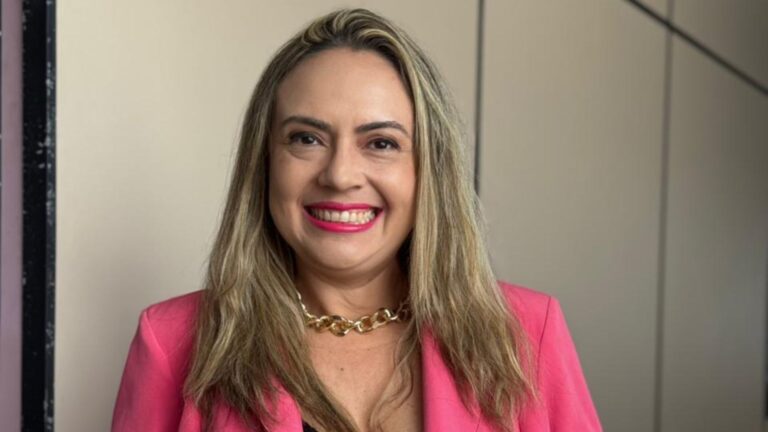 Mônika Vieira palestra no CRA-CE sobre construção de autoridade profissional