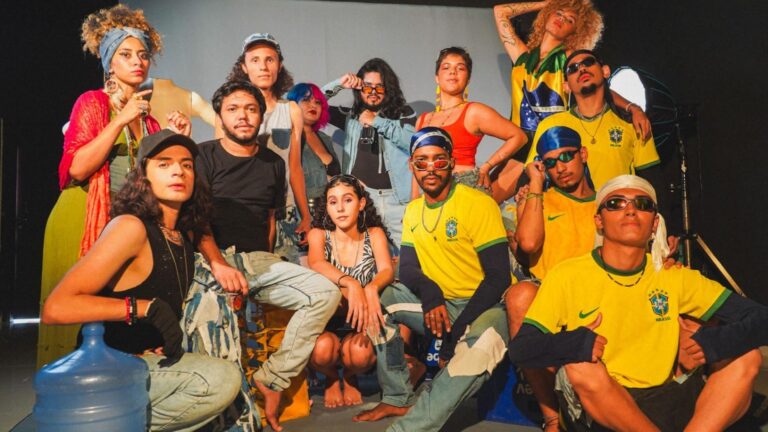 Teatro Carlos Câmara recebe estreia gratuita de “Brasil com S” em Fortaleza