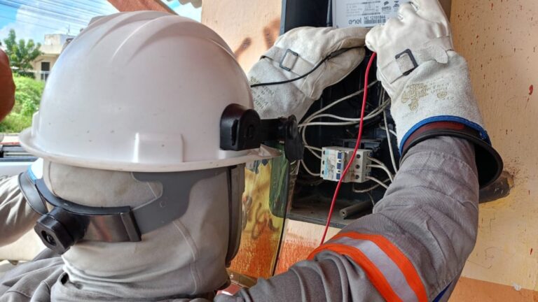 Operações da Enel identificam 130 furtos de energia e 12 prisões no Ceará