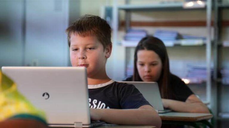 Internet de alta velocidade transforma rotina de escolas públicas no Ceará