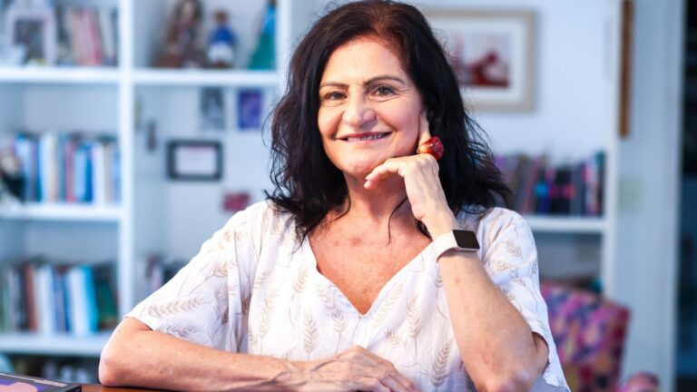 Dragão do Mar e Bece recebem lançamento da biografia de Dercy Gonçalves