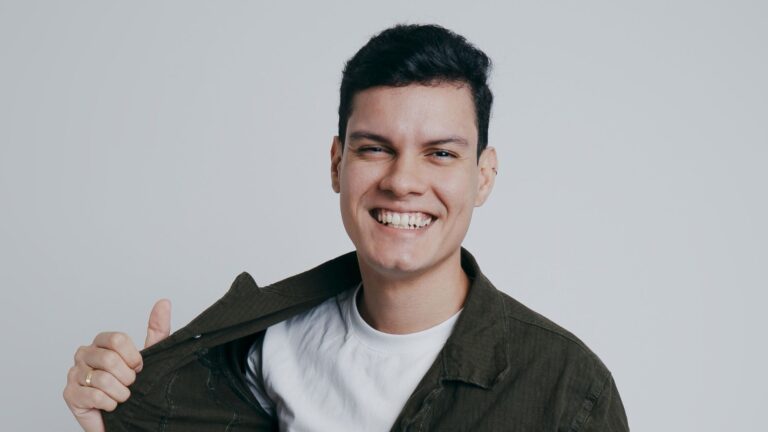 Leon Araújo encontra no forró a identidade que guia sua trajetória musical