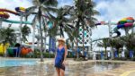 Após temporada em Noronha, Deborah Secco curte férias em família no Beach Park